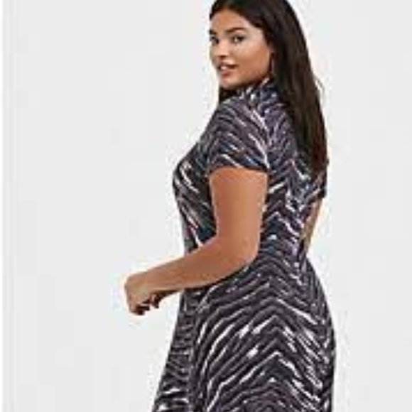 Torrid Dark Grey & Pink Zebra Hacci Mock Neck Trapeze Dress - Size 2X - Picture 3 of 13